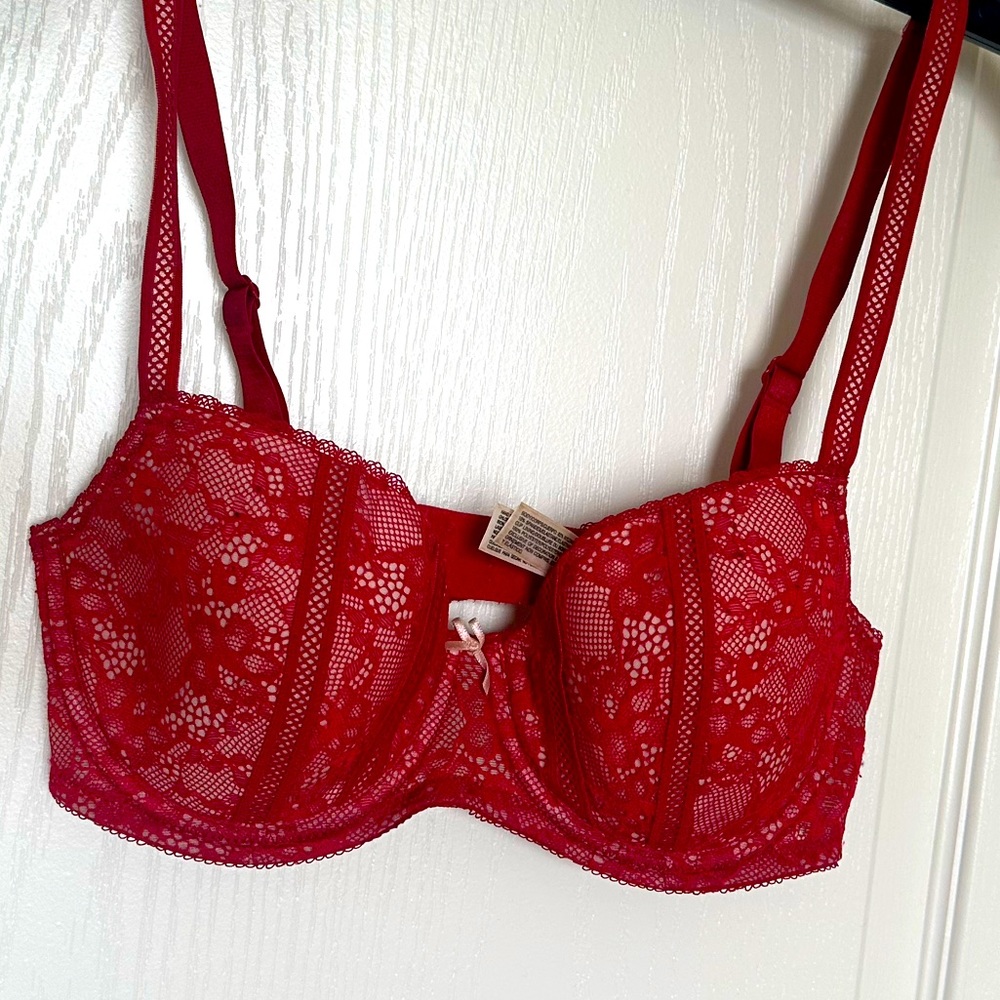 B Temp’d lined bra, size 32D.